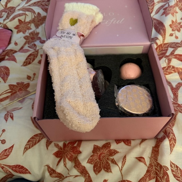 Pink and Gold Marble birthday Gift Box - Picture 7 of 11